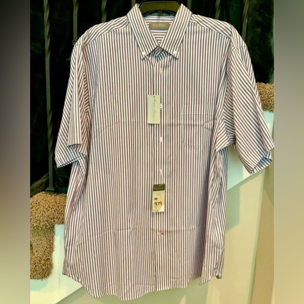 Mens BRAND NEW Size XL Short Sleeve Shirt.   #979